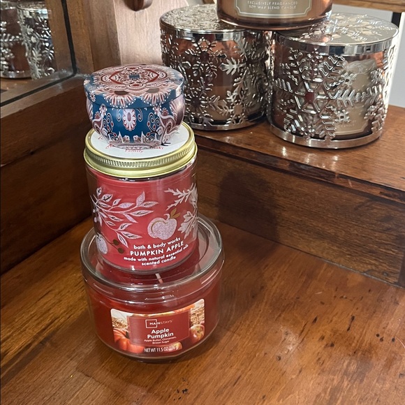 Bath & Body Works Candle Lot of 3 Plus Two Candle Holders And 3 Scented Candles - Picture 6 of 10